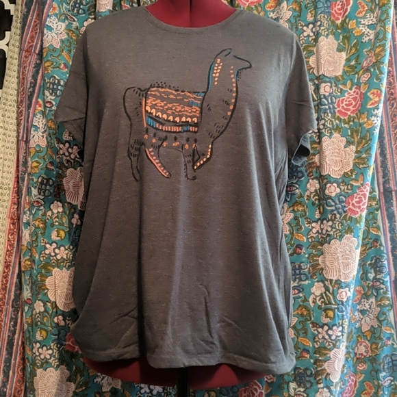 Heather grey tee with llama - Picture 1 of 2
